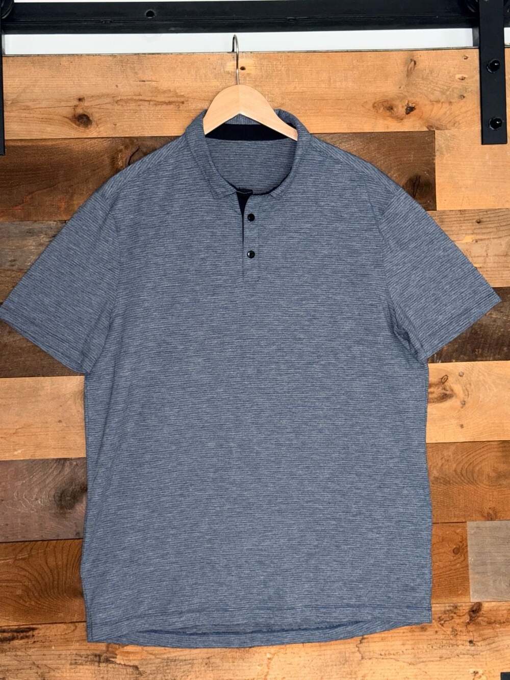 Lululemon Metal Vent Tech Henley Size L Blue Short Sleeve 0858